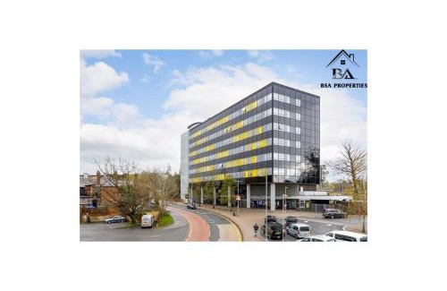 Bracknell Apartment | Fully Furnished 2 Bed 2 Bath City Centre Luxury Apartment - Free Parking but reservation needed - Pets Allowed