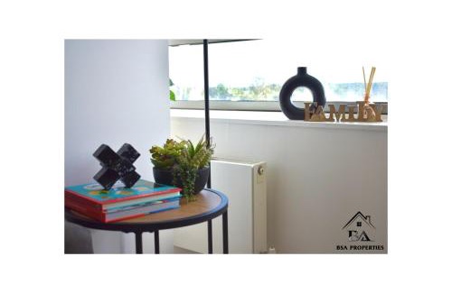 Bracknell Apartment | Fully Furnished 2 Bed 2 Bath City Centre Luxury Apartment - Free Parking but reservation needed - Pets Allowed