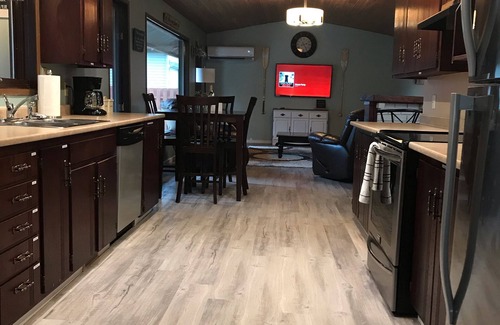 Sicamous House | Fully Furnished, 2000 Square Foot Rancher Style Home, With Air Conditioning