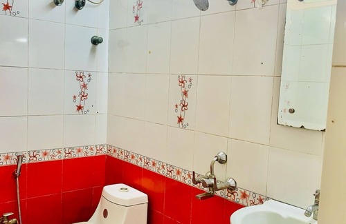 Begumpet Apartment | Fully furnished 2BHK house at first floor with AC's. @center of the city