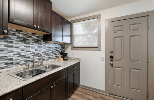 Olmos Park Apartment | Fully Furnished 2BR/1BA Apt-Covered Parking- In-Unit Washer&Dryer-Monthly Rental