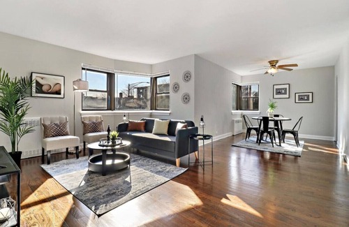 Rogers Park Apartment | Fully furnished 2BR w/ Cozy Living Room & Wi-Fi!