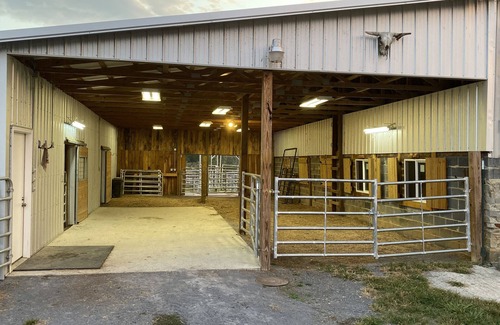 Blountville House | Fully furnished 3 BR 3 BA house to escape the hustle of the city.