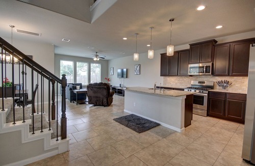 Rosenberg House | Fully Furnished 3-Bedroom Townhouse With Backyard ~ Double Story (Pet Friendly!)
