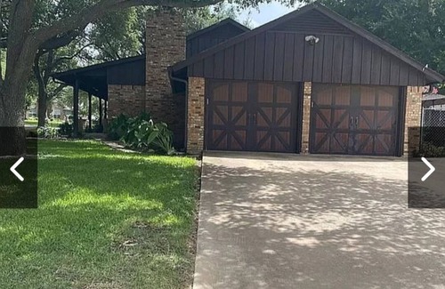 Cameron House | Fully furnished 3 bedroom 3 bath 2 car garage