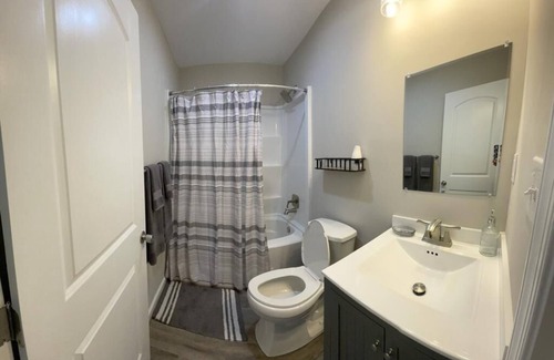 North Newport News House | Fully furnished 3 bedrooms house. Near Busch Gardens and Colonial wiiliamsburg.