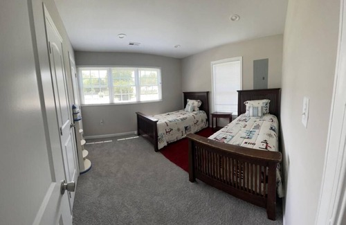 North Newport News House | Fully furnished 3 bedrooms house. Near Busch Gardens and Colonial wiiliamsburg.