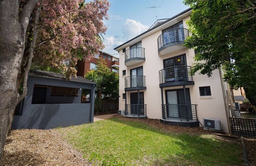 Hornsby Apartment | Fully Furnished and Equipped 2 Bedroom Apartment in Hornsby
