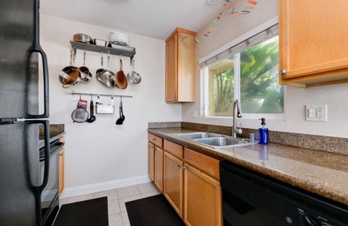 Normal Heights Condo | Fully Furnished beautiful one bedroom Top Floor in Normal Heights!