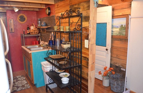 Leedey Apartment | Fully Furnished Cabin (WIFI INCLUDED)