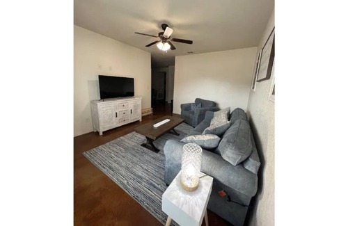 Temple House | Fully Furnished Cheerful Three Bedroom home!!