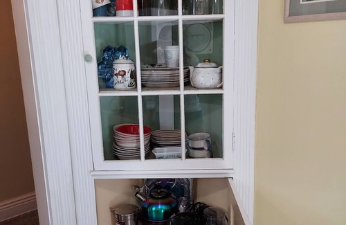 Monroe Apartment | FULLY furnished, clean, cozy ,1 Bedroom Duplex in Downtown Monroe, MI