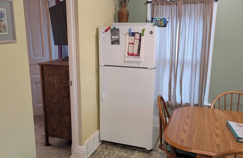 Monroe Apartment | FULLY furnished, clean, cozy ,1 Bedroom Duplex in Downtown Monroe, MI