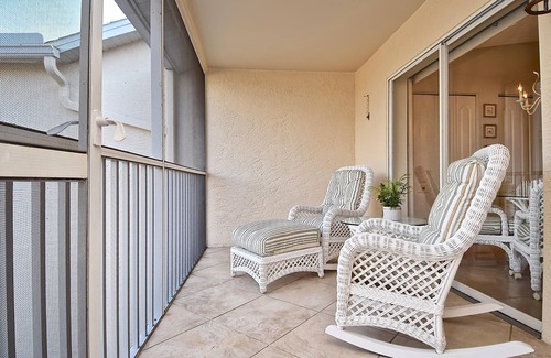 Palmer Ranch Condo | Fully Furnished Condo in Golf & Tennis Country Clubn10 min to Siesta Key Beach!