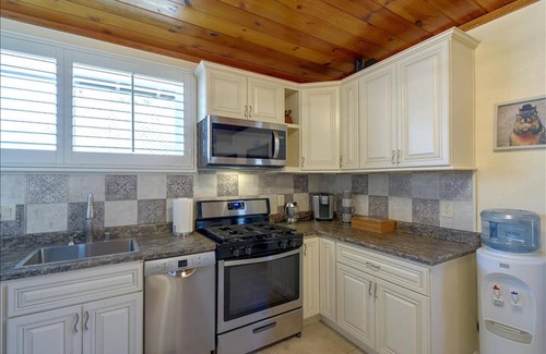 Chatsworth House | Fully Furnished Cottage Los Angeles California