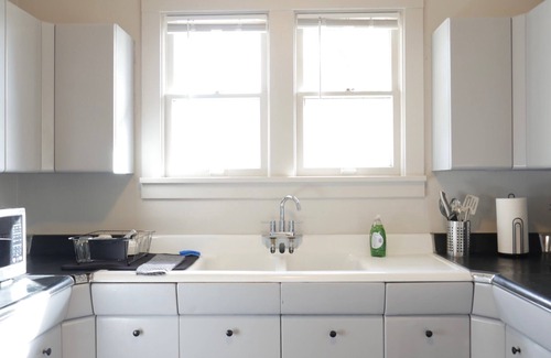 North Aurora Apartment | Fully Furnished Cozy 2 Bedroom Unit