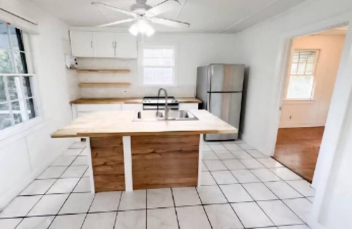 Orangeburg Apartment | Fully furnished cozy 2-bedroom apartment on quiet lot in Orangeburg, SC
