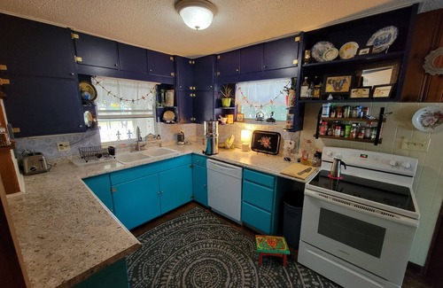 Nichols House | Fully Furnished Entire house, fenced yard.Pets OK. 30 min to Legoland