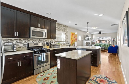 Sunnyside House | Fully Furnished - Executive Rental/Temp Housing/Remote Working Home