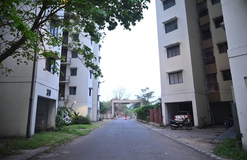 Batanagar Apartment | Fully furnished family/friendly cozy 2-bedroom apartment with AC, WiFi