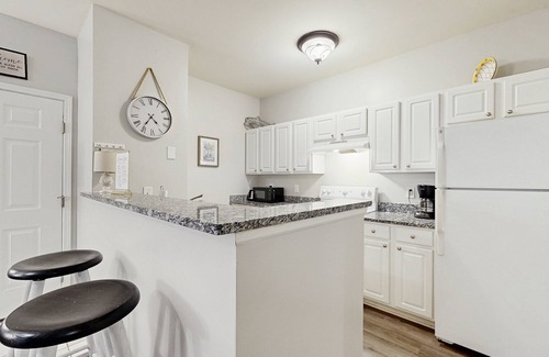 Seaside Farms Condo | Fully-furnished first-floor condo with pool & private washer/dryer- dog-friendly