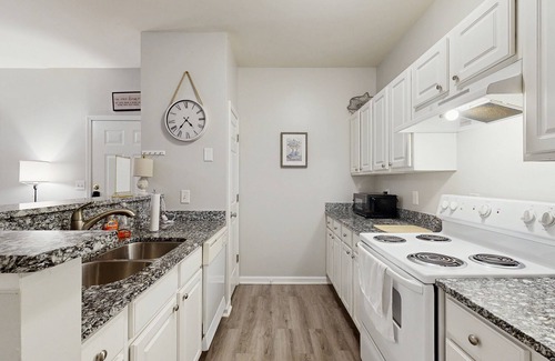 Seaside Farms Condo | Fully-furnished first-floor condo with pool & private washer/dryer- dog-friendly
