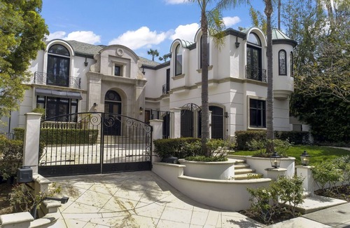 Sherman Oaks House | Fully Furnished Gated Beverly Hills Estate