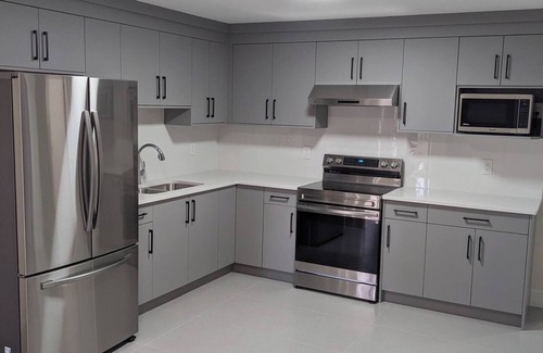 Surrey House | Fully Furnished Holiday Rental