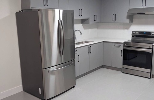 Surrey House | Fully Furnished Holiday Rental