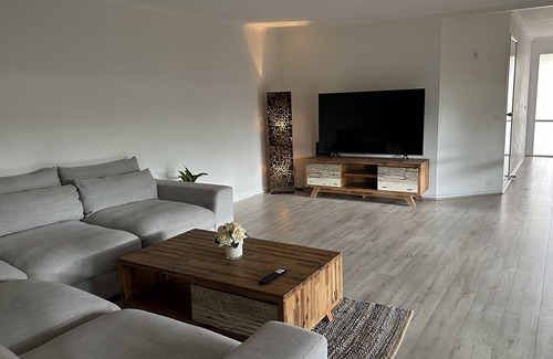 Westmeadows House | Fully furnished home 10 minutes from Melbourne Airport