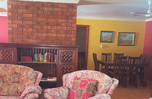 Katanning House | Fully Furnished home with 4 bedrooms and 1.5 Bathroom in Katanning