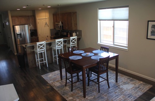 Redmond House | Fully furnished home in nice neighborhood