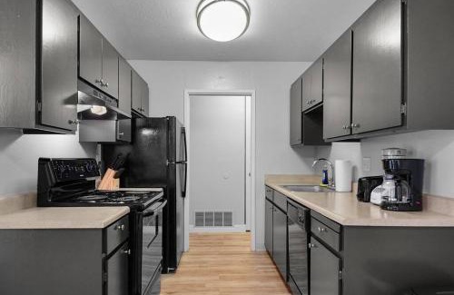 South San Mateo Apartment | Fully Furnished King Bed 1B1B by Tech Giants & Stanford Near SFO