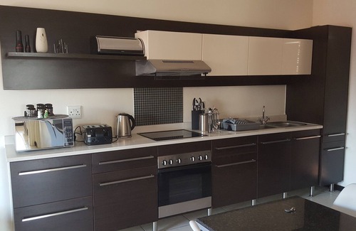 Greater Johannesburg Metropolitan Area Apartment | Fully furnished modern two bed roomed apartement to let