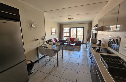 Greater Johannesburg Metropolitan Area Apartment | Fully furnished modern two bed roomed apartement to let