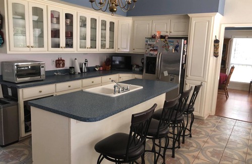 Titus House | Fully furnished-monthly 1-6 months - incl.electric,gas,garbage,dish,internet