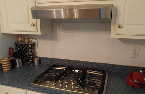 Titus House | Fully furnished-monthly 1-6 months - incl.electric,gas,garbage,dish,internet