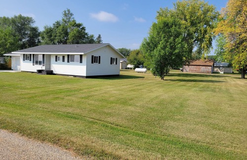 LaMoure House | Fully furnished, newly remodeled house with heated attached garage.