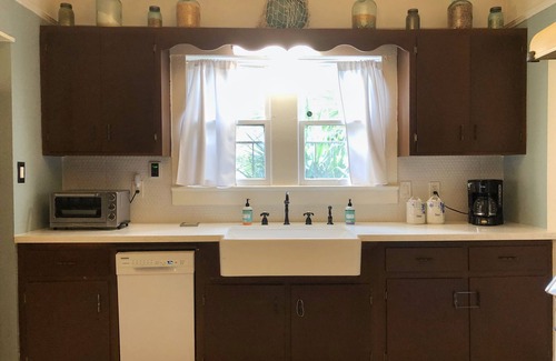 Brownsville House | Fully Furnished Ranch Style Home in the Heart of Brownsville