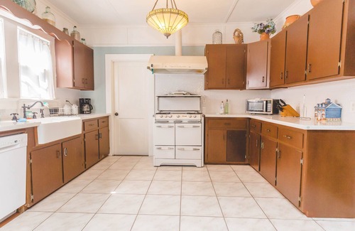 Brownsville House | Fully Furnished Ranch Style Home in the Heart of Brownsville