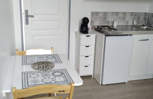 Bouquelon House | Fully furnished room