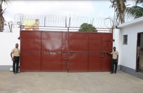 Monrovia House | Fully Furnished & Serviced 1Bed apartment Twenty one