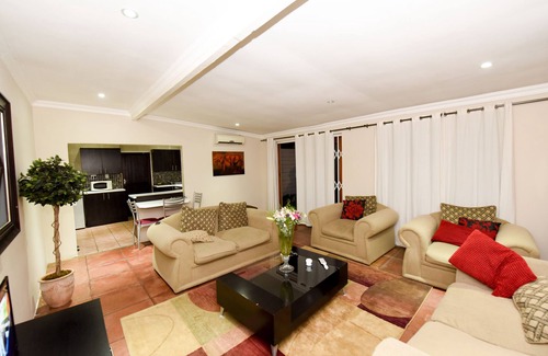 Greater Johannesburg Metropolitan Area House | Fully Furnished & Serviced 2 Bedroom Cottage with Private Garden