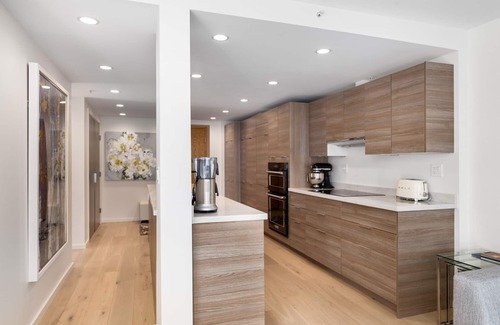 Coal Harbour Condo | Fully furnished Spacious luxury suite with water & mountain views - Coal Harbour