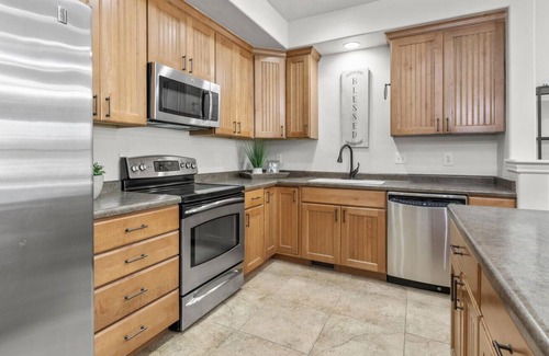 Daybreak House | Fully Furnished Town Home - Family or Corporate Accommondations - 30 day min.