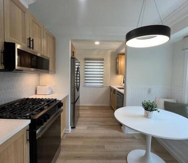 Drayton Plains Apartment | Fully Furnished Upscale Family Home 5B 3Ba