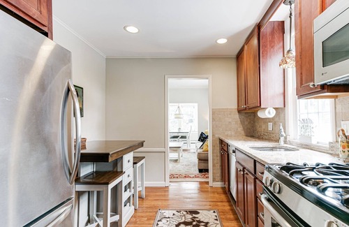 Summit Apartment | FULLY FURNISHED upstairs apt of two family home in residential neighborhood