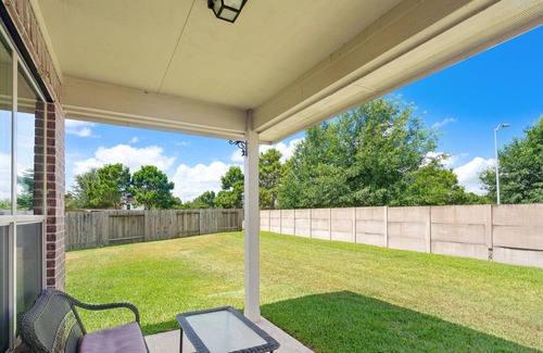 Cypress House | Fully-Furnished, Well Maintained Fairfield Home. Relax in Cypress, TX