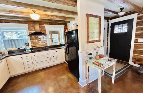 Biwabik House | Fully modernized historic log cabin near Giants Ridge