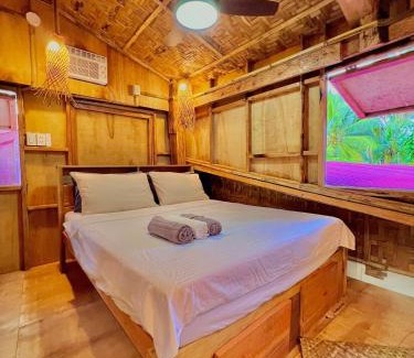 Catangnan House | Fully Private, Native Cottage, Beach Access, Queen Bed, AC, WiFi